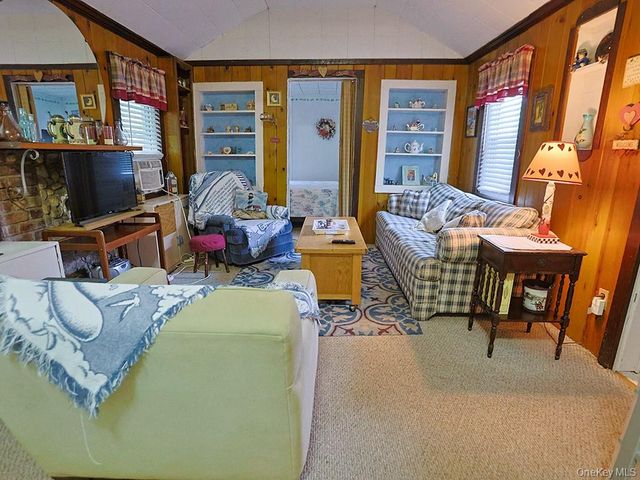 4 Spruce Street E, Wurtsboro, NY 12790