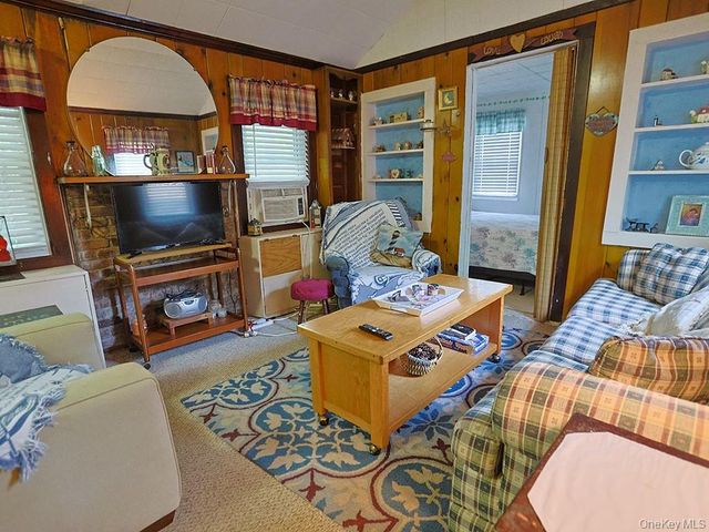 4 Spruce Street E, Wurtsboro, NY 12790