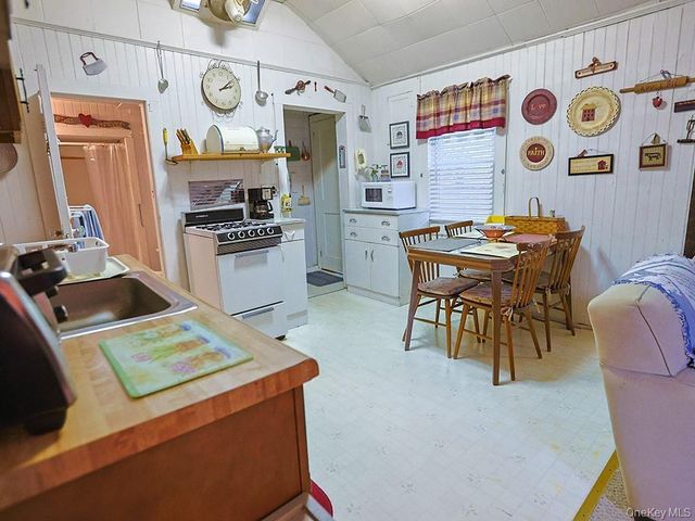 4 Spruce Street E, Wurtsboro, NY 12790