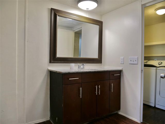 1504 Citation CIR A, Del Valle, TX 78617