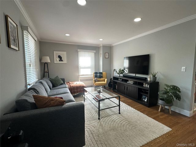 15 Barlow Avenue 2, Glen Cove, NY 11542