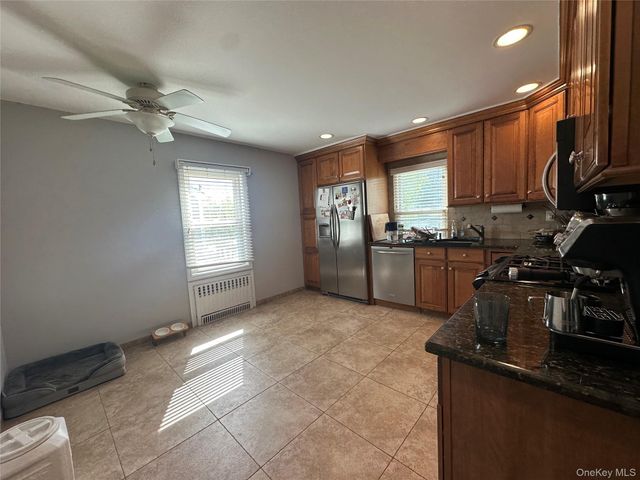 15 Barlow Avenue 2, Glen Cove, NY 11542