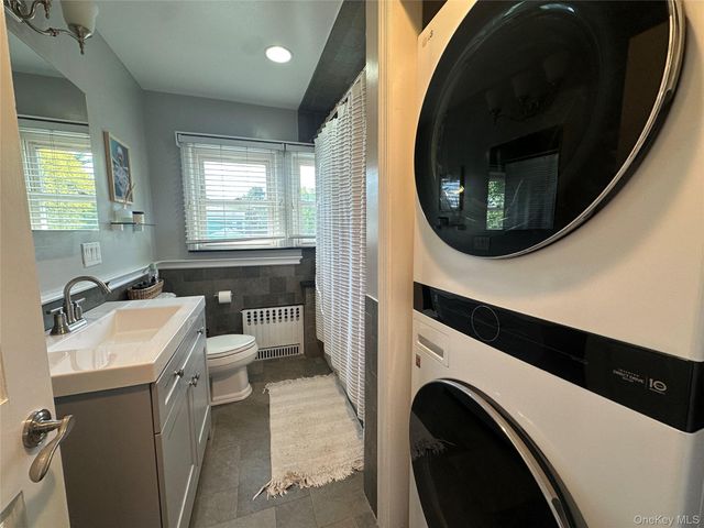 15 Barlow Avenue 2, Glen Cove, NY 11542