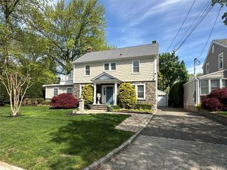 15 Barlow Avenue 2, Glen Cove, NY 11542