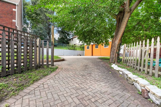 13157 Greenwood Avenue, Blue Island, IL 60406