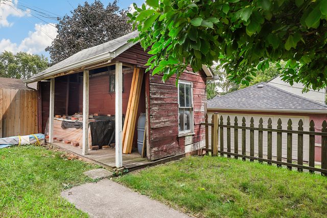 13157 Greenwood Avenue, Blue Island, IL 60406