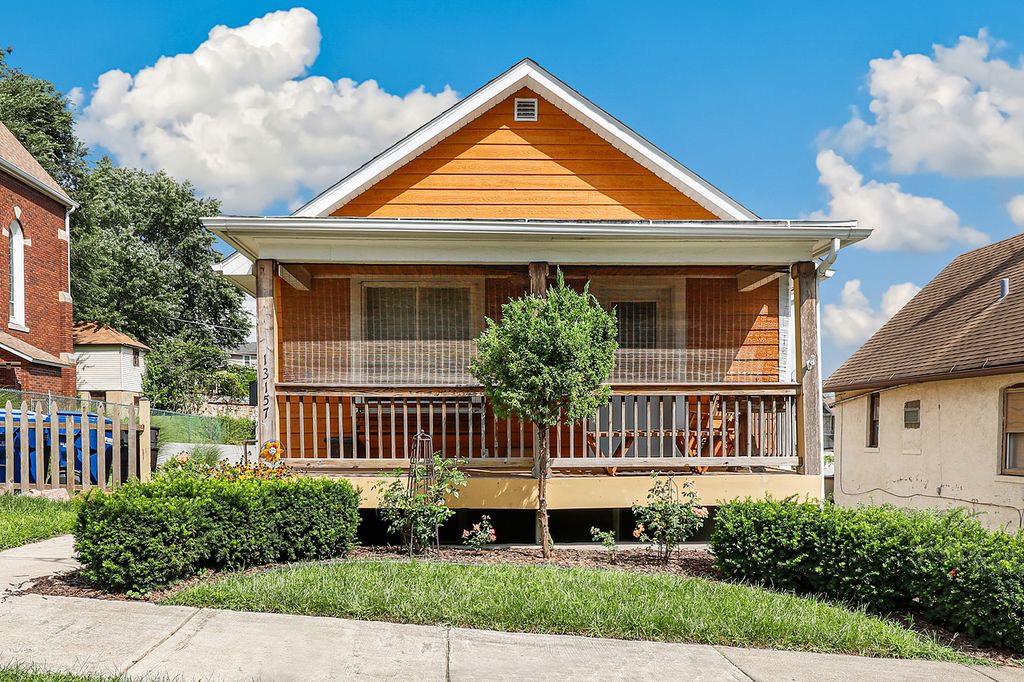 13157 Greenwood Avenue, Blue Island, IL 60406