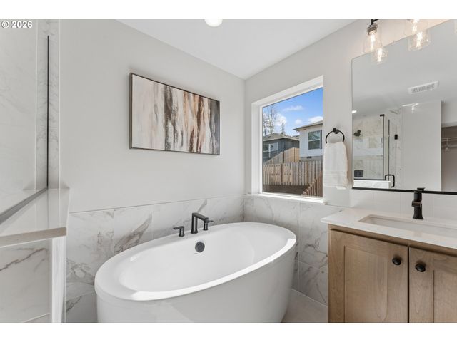 16450 Sw CAMBRIDGE Ln, Portland, OR 97224