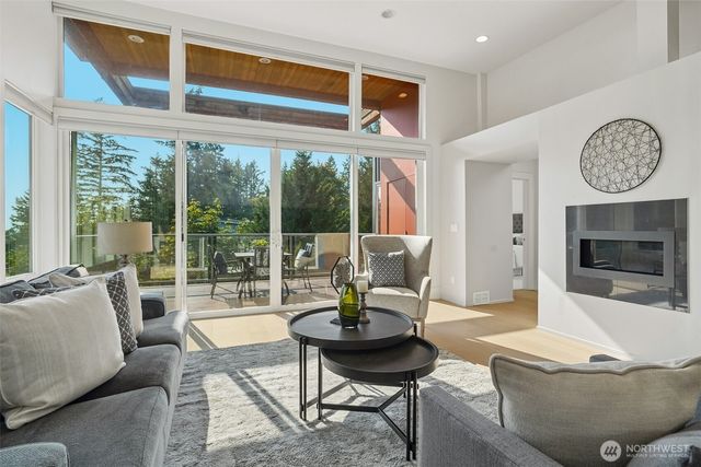 1522 211th Place NE, Sammamish, WA 98074