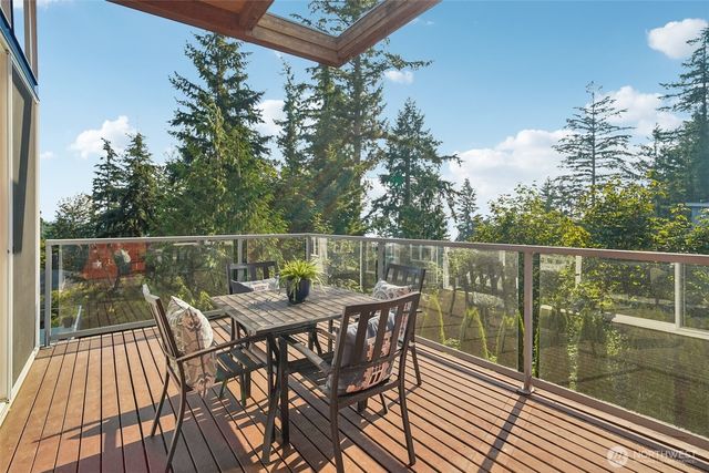 1522 211th Place NE, Sammamish, WA 98074