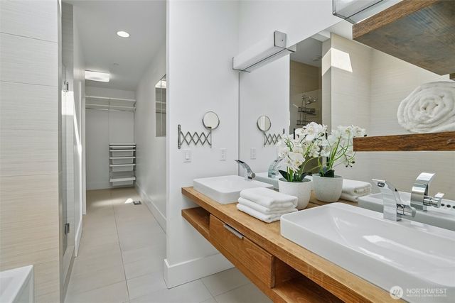 1522 211th Place NE, Sammamish, WA 98074