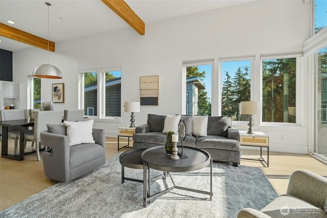1522 211th Place NE, Sammamish, WA 98074
