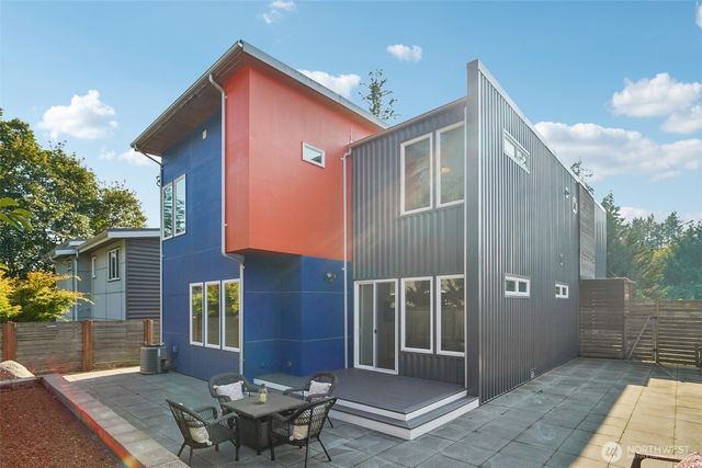 1522 211th Place NE, Sammamish, WA 98074