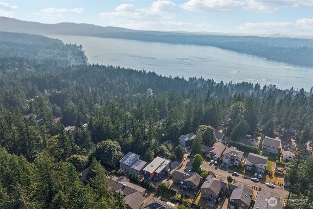 1522 211th Place NE, Sammamish, WA 98074
