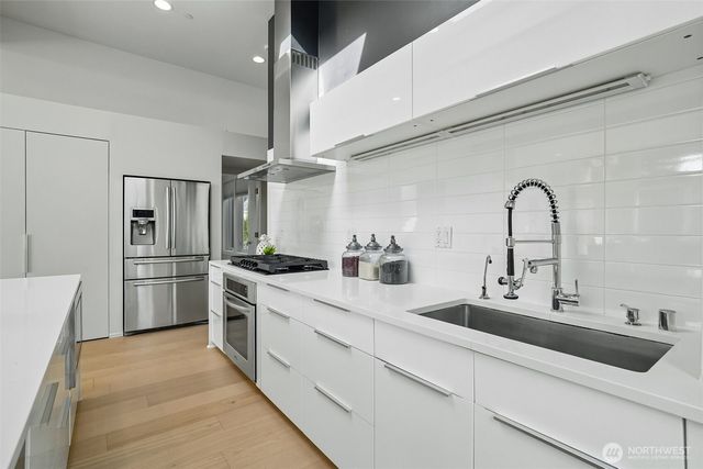 1522 211th Place NE, Sammamish, WA 98074