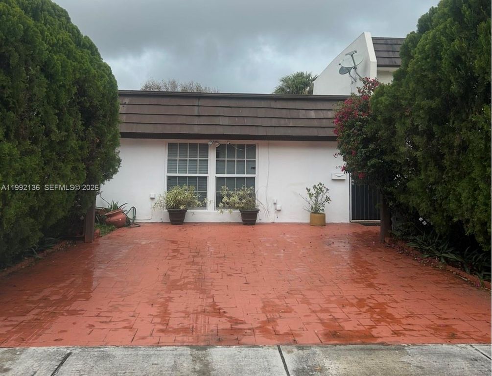 6755 Crooked Palm Ter, Miami Lakes, FL 33014