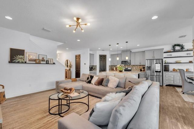 14613 RED CASTLE AVENUE, Lithia, FL 33547