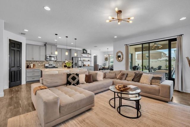 14613 RED CASTLE AVENUE, Lithia, FL 33547