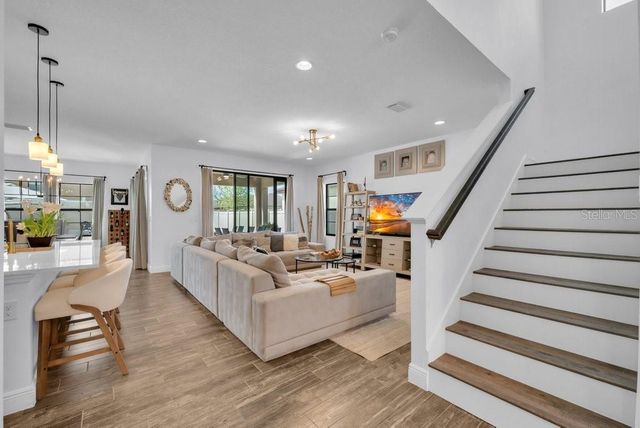 14613 RED CASTLE AVENUE, Lithia, FL 33547