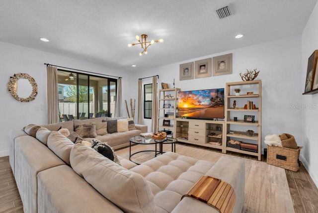 14613 RED CASTLE AVENUE, Lithia, FL 33547