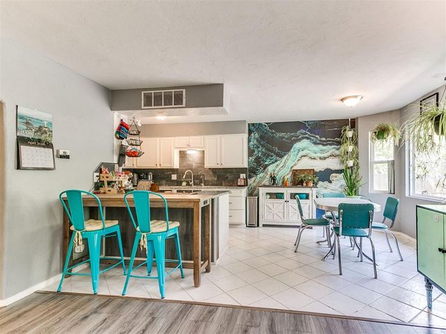 2501 N Weatherford Drive, Norman, OK 73071