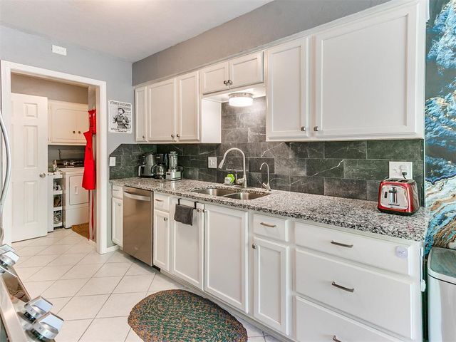 2501 N Weatherford Drive, Norman, OK 73071