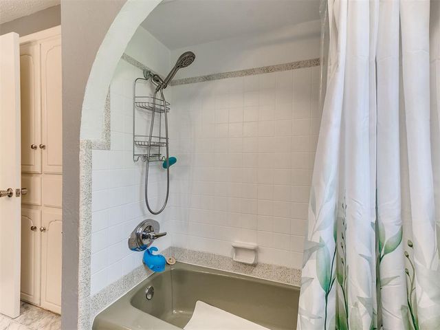 2501 N Weatherford Drive, Norman, OK 73071