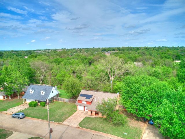 2501 N Weatherford Drive, Norman, OK 73071