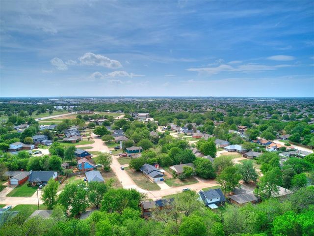 2501 N Weatherford Drive, Norman, OK 73071