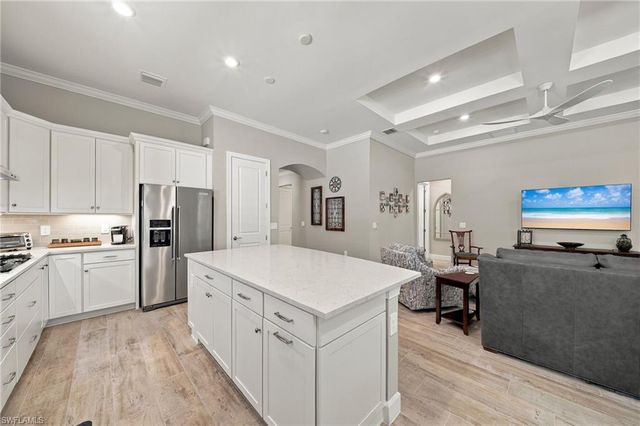 9724 Everglades DR, Naples, FL 34120