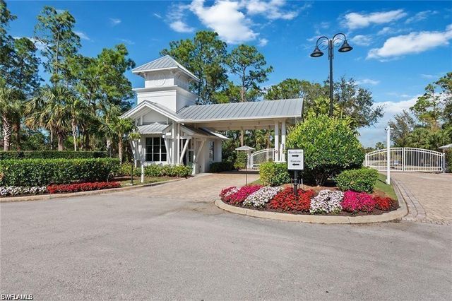 9724 Everglades DR, Naples, FL 34120