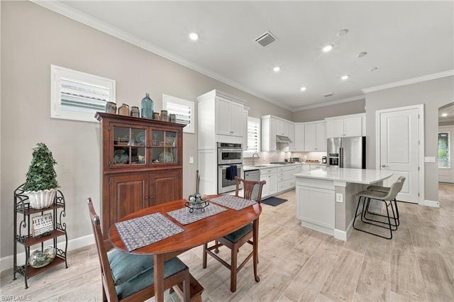 9724 Everglades DR, Naples, FL 34120