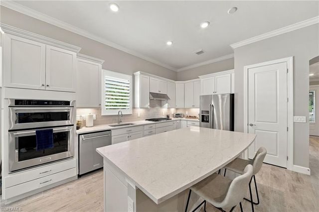 9724 Everglades DR, Naples, FL 34120