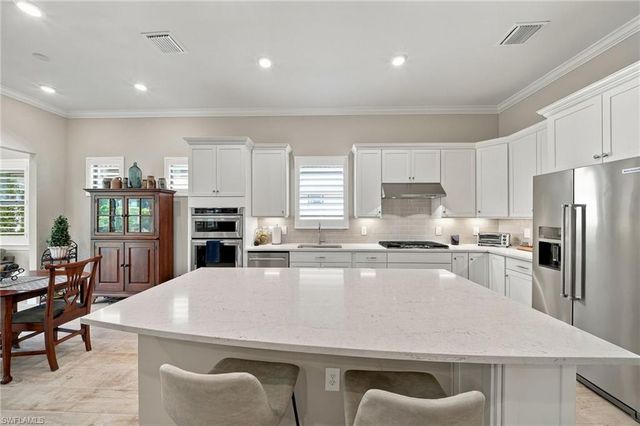 9724 Everglades DR, Naples, FL 34120
