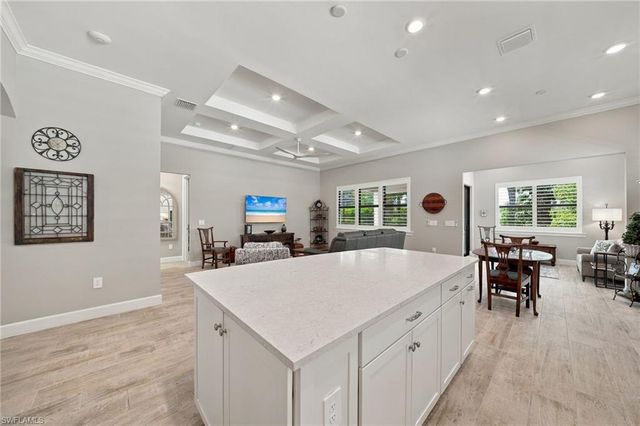 9724 Everglades DR, Naples, FL 34120