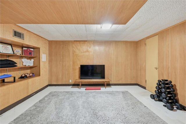 1506 University Drive, Lawrence, KS 66044