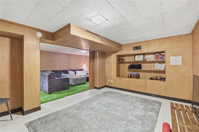 1506 University Drive, Lawrence, KS 66044