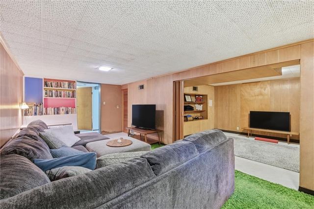 1506 University Drive, Lawrence, KS 66044