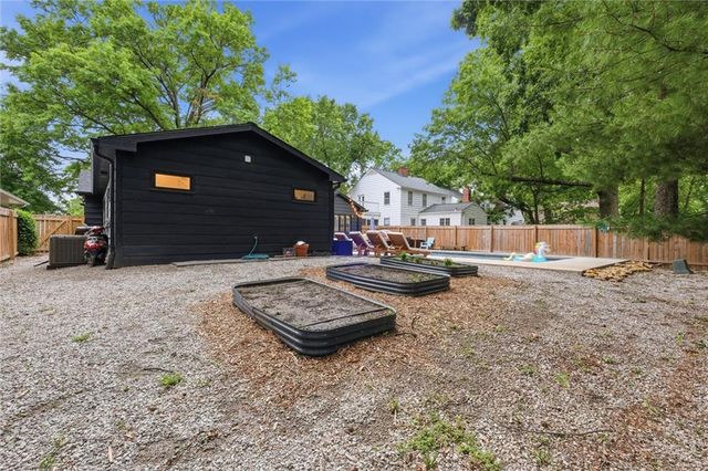 1506 University Drive, Lawrence, KS 66044