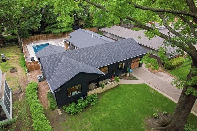 1506 University Drive, Lawrence, KS 66044