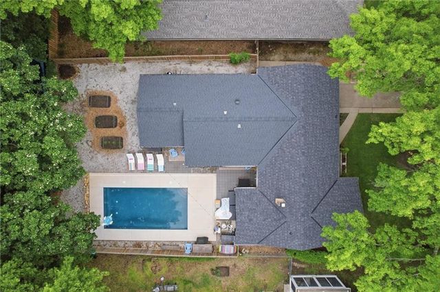 1506 University Drive, Lawrence, KS 66044
