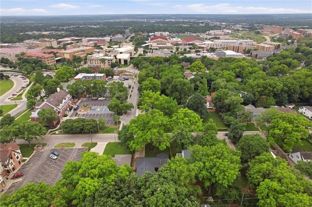 1506 University Drive, Lawrence, KS 66044