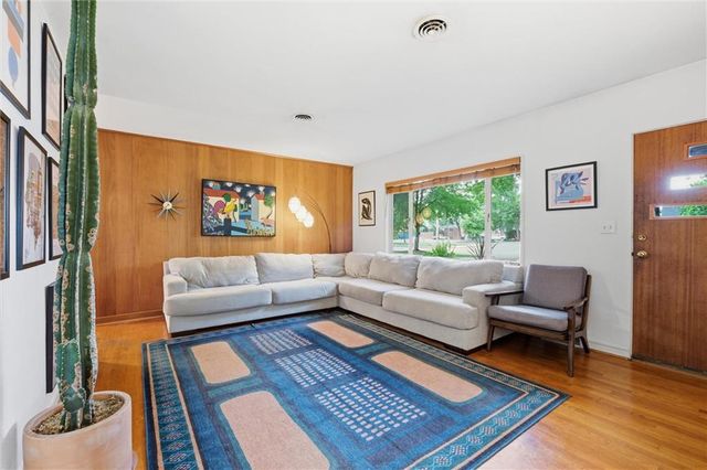 1506 University Drive, Lawrence, KS 66044