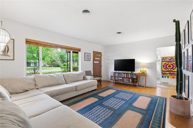 1506 University Drive, Lawrence, KS 66044