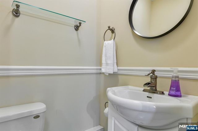 32 Washburn Place 1, Caldwell, NJ 07006