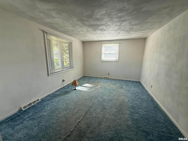 1007 SPRING BAY Road, East Peoria, IL 61611