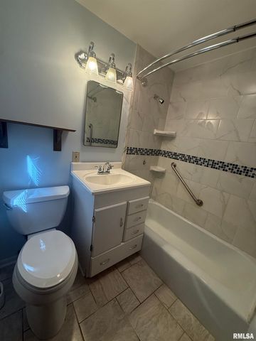 1007 SPRING BAY Road, East Peoria, IL 61611