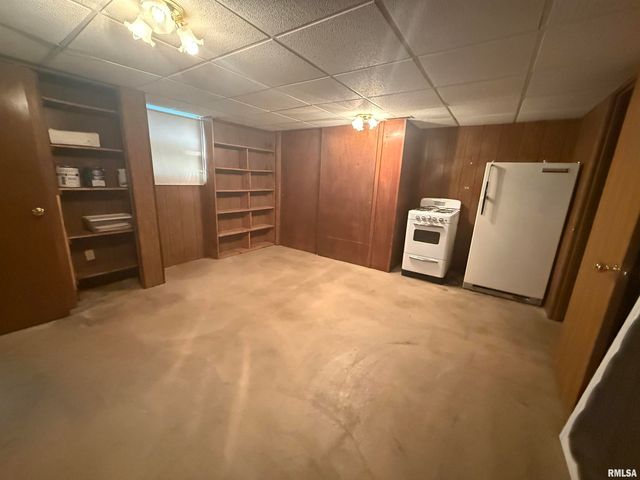 1007 SPRING BAY Road, East Peoria, IL 61611