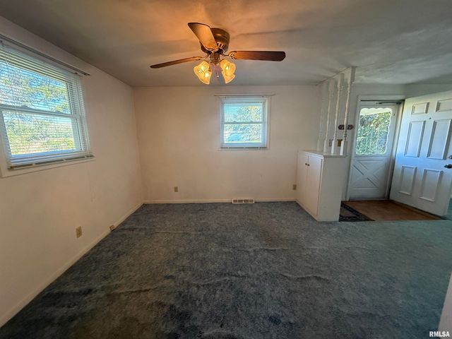 1007 SPRING BAY Road, East Peoria, IL 61611
