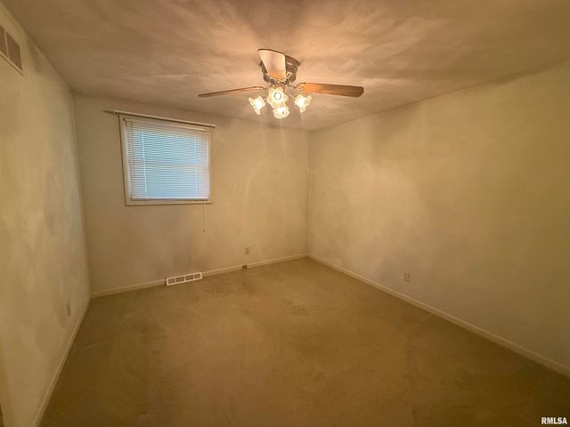 1007 SPRING BAY Road, East Peoria, IL 61611